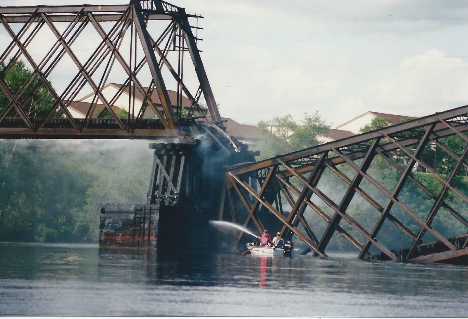 Collapsed span.  Tom Larson photo